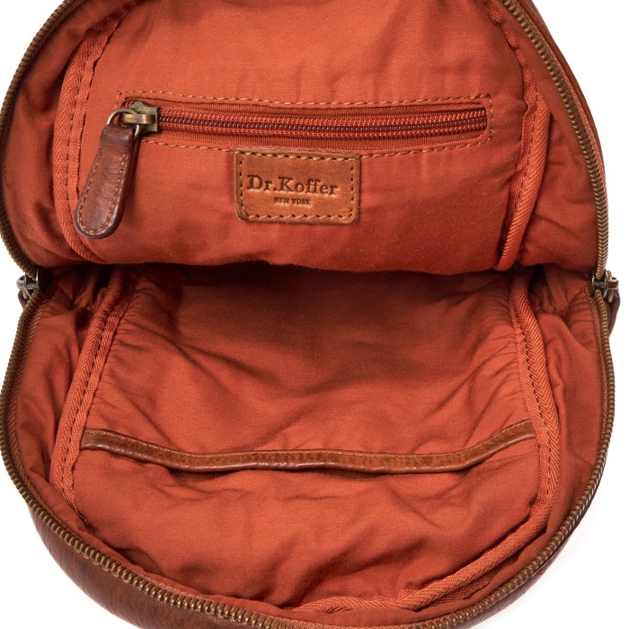 Товар коричневого цвета с внутренней стороны