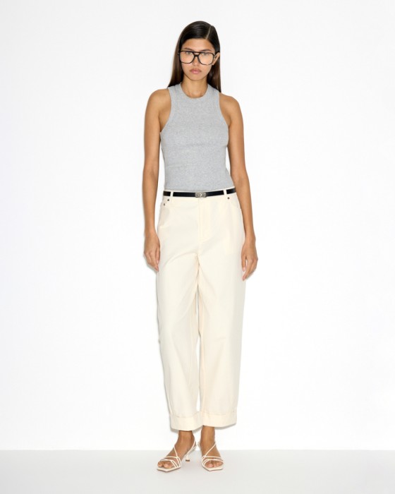 хлопковые брюки с отворотами фотография