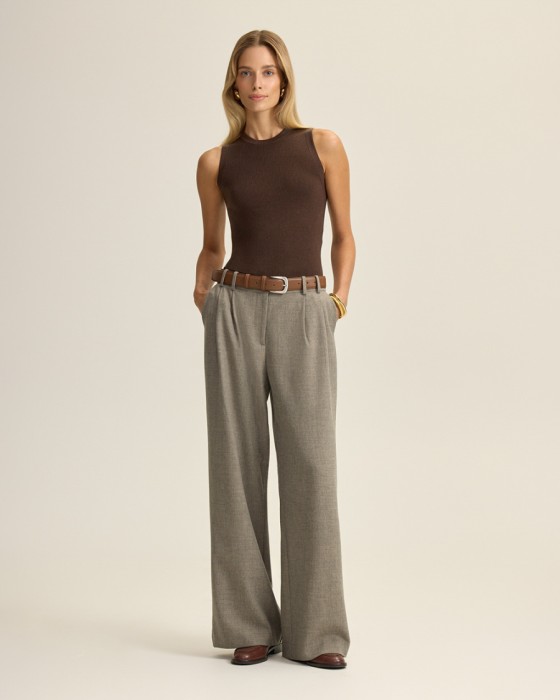 классические брюки с защипами фотография