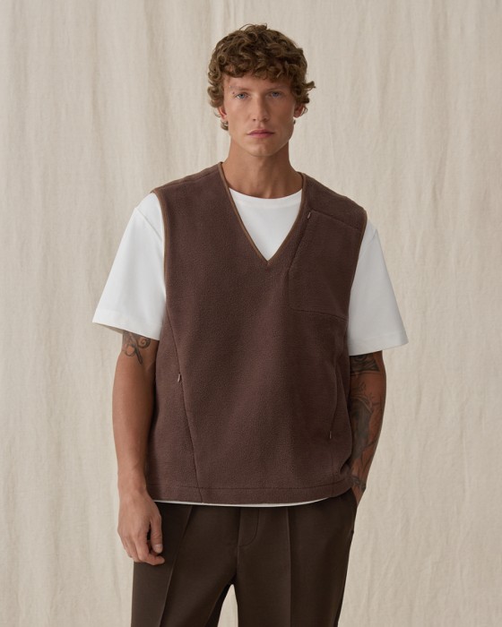 мужской жилет из флиса шерпа фотография