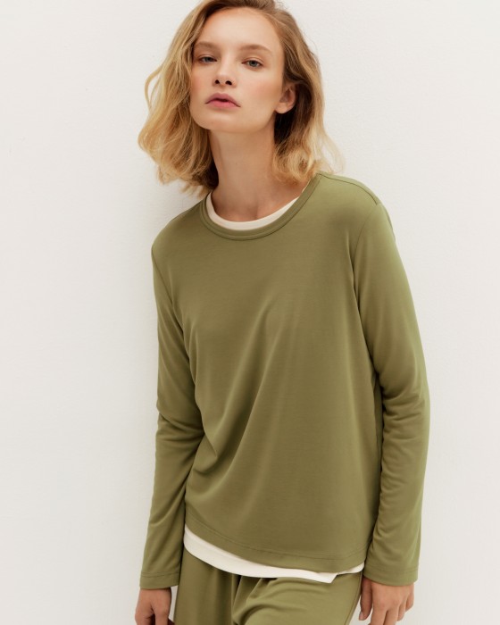 мягкий трикотажный лонгслив из модала фотография