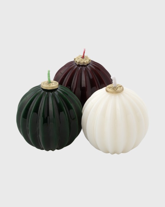 набор свечей в виде цветных елочных шаров фотография