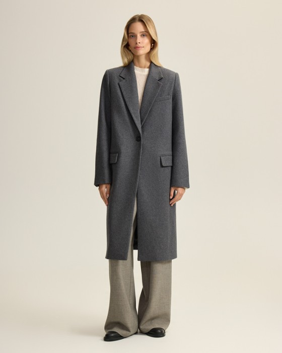 однобортное пальто оверсайз из шерсти фотография