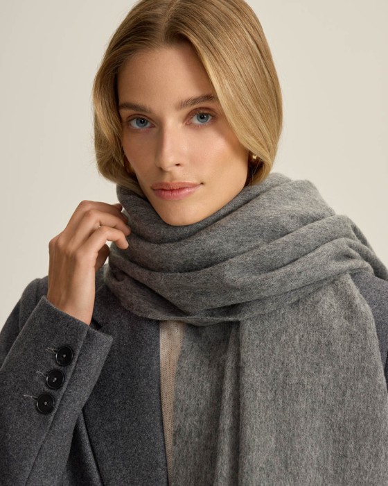 палантин из шерсти фотография