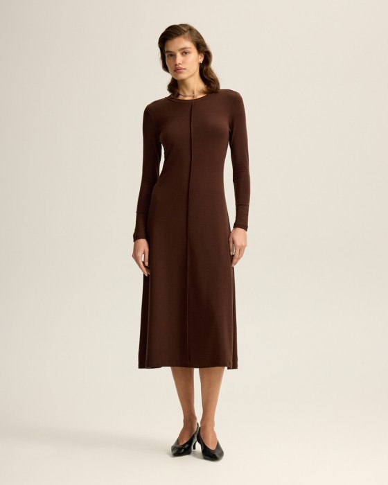 платье с акцентным швом из тенселя с шерстью фотография