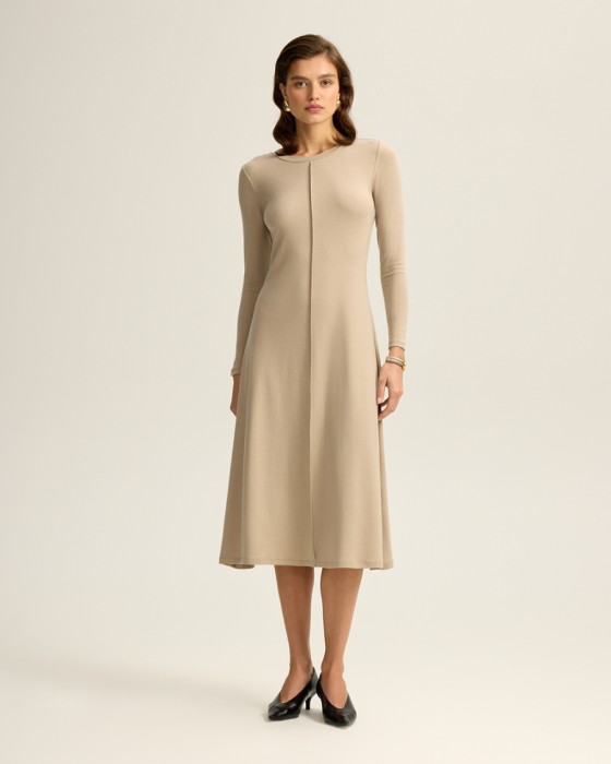 платье с акцентным швом из тенселя с шерстью фотография