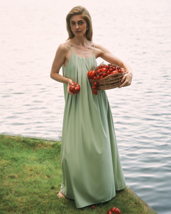 платье сарафан на бретелях длины макси из бамбука фотография