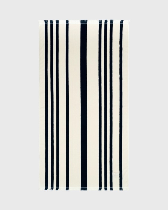 пляжное полотенце в полоску фотография