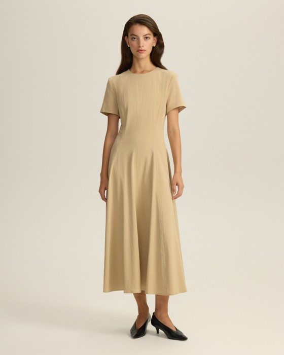 приталенное платье из лиоцелла и района фотография