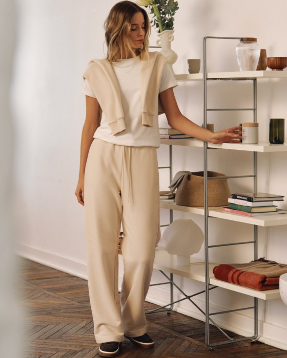 широкие хлопковые брюки из футера фотография