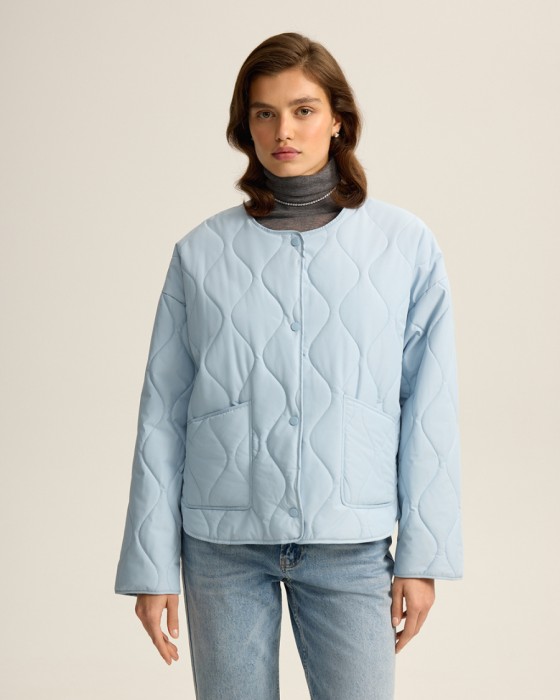 стеганая куртка с водоотталкивающей пропиткой фотография