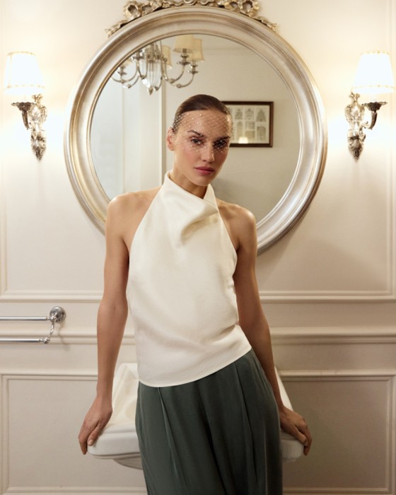 топ с открытой спиной из лиоцелла и вискозы фотография