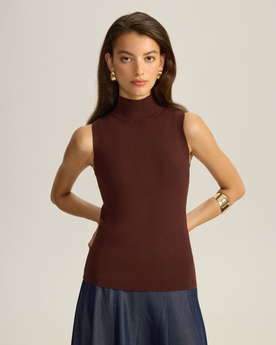 трикотажный топ с воротником стойкой из вискозы фотография