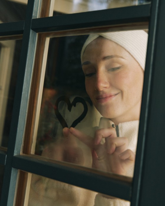 вязаная повязка из кашемира с вышивкой фотография