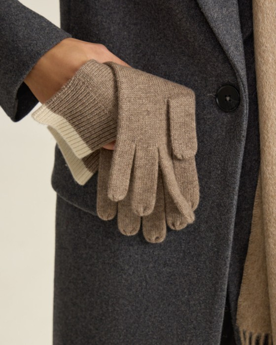 вязаные перчатки из шерсти с кашемиром фотография