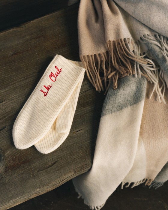 вязаные варежки из шерсти и кашемира с вышивкой фотография