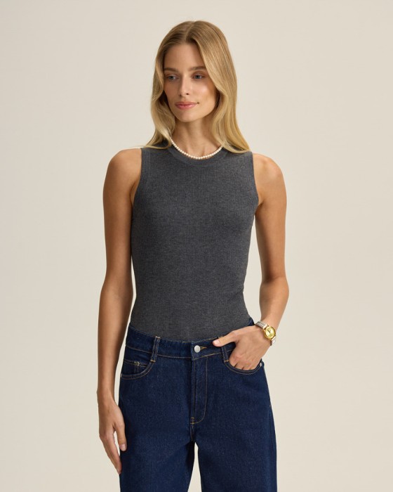 вязаный топ из шерсти мериноса фотография