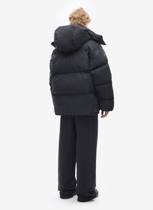 Товар черного цвета с внутренней стороны