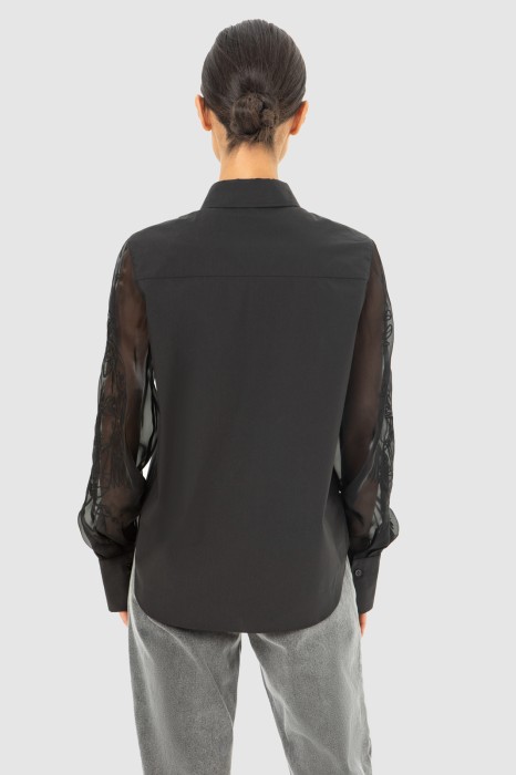 Товар черного цвета с внутренней стороны