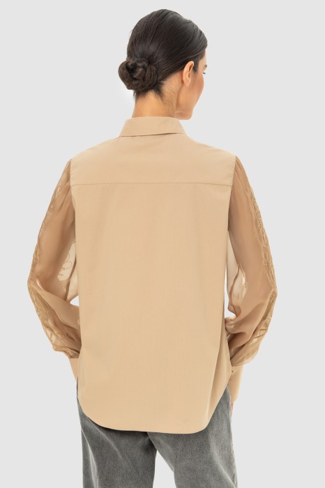 Товар бежевого цвета с внутренней стороны