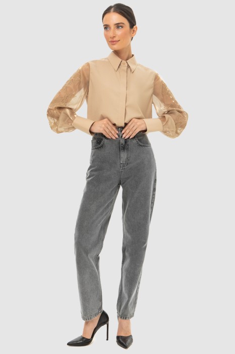 блузка с вышивкой классического стиля с лицевой стороны