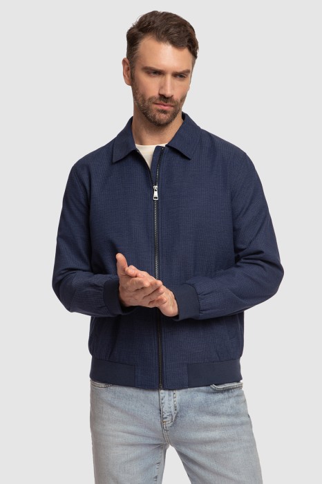 Товар синего цвета с внутренней стороны