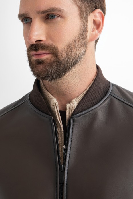 бомбер из натуральной кожи limited edition от бренда kanzler вид слева