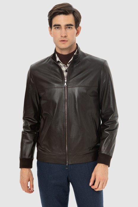 бомбер из натуральной кожи фотография