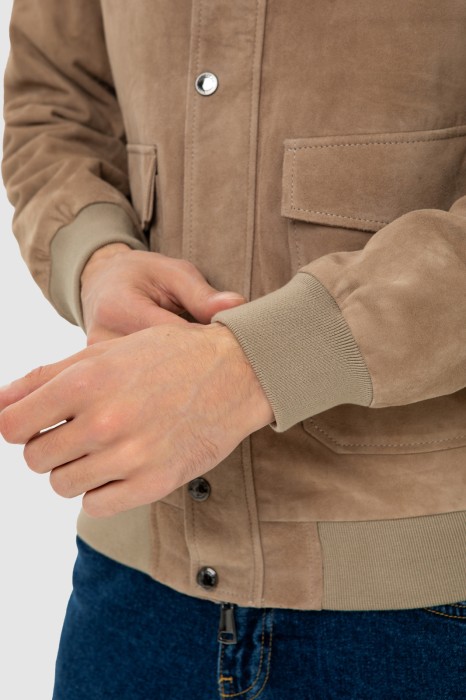 бомбер из натуральной замши по цене 39990 руб вид справа