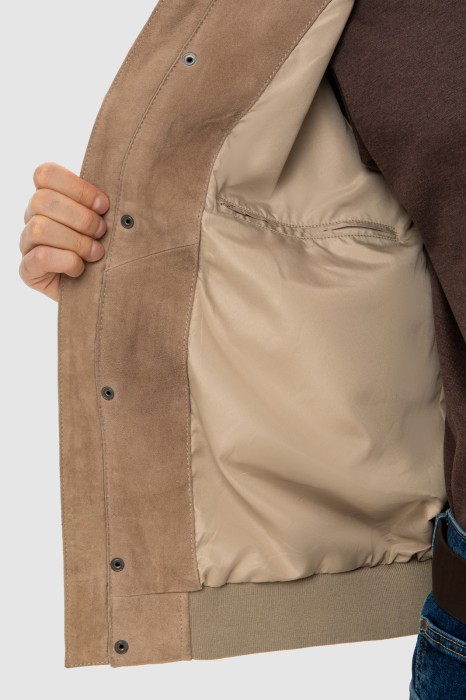 бомбер из натуральной замши из россии вид сбоку