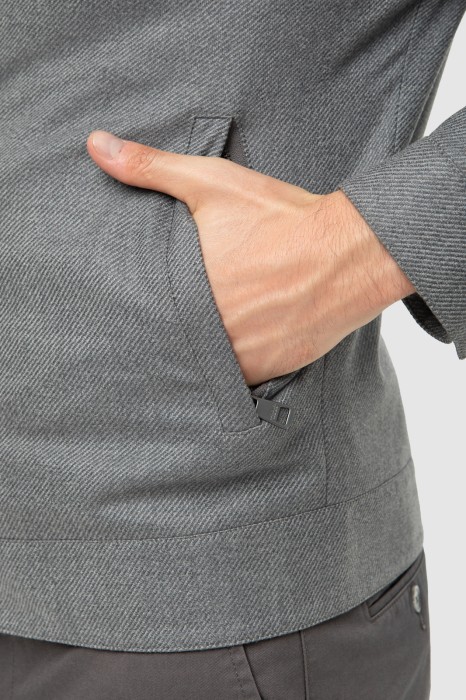 бомбер из шерсти демисезонный по цене 16990 руб вид справа