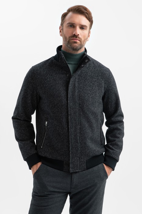 бомбер из смесовой шерсти фотография