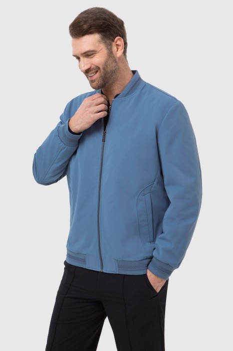 Товар голубого цвета с внутренней стороны