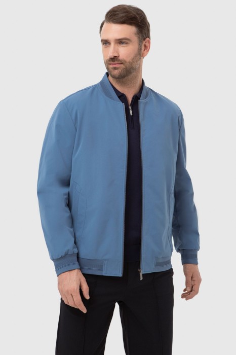 бомбер с водоотталкивающей обработкой из проверенных материалов спереди