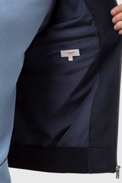 бомбер с водоотталкивающей обработкой по цене 14995 руб вид справа