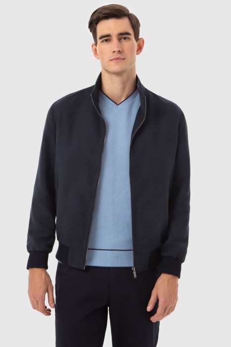 Товар синего цвета с внутренней стороны