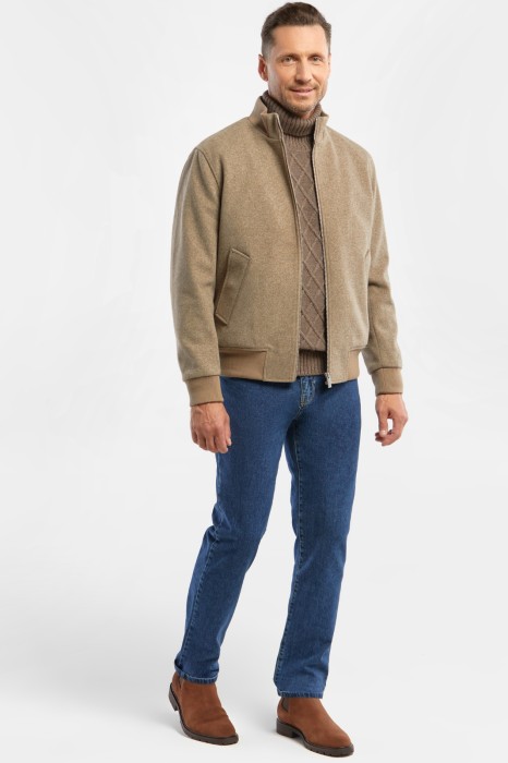 бомбер утепленный демисезонный из россии вид сбоку