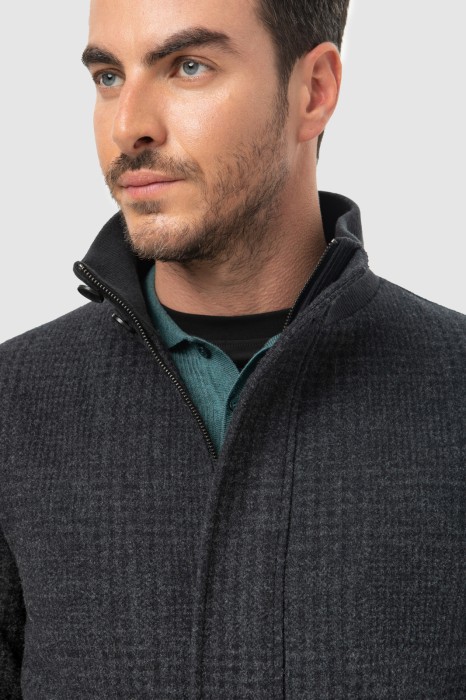 бомбер в клетку демисезонный от бренда kanzler вид слева