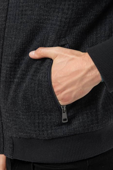 бомбер в клетку демисезонный по цене 14995 руб вид справа