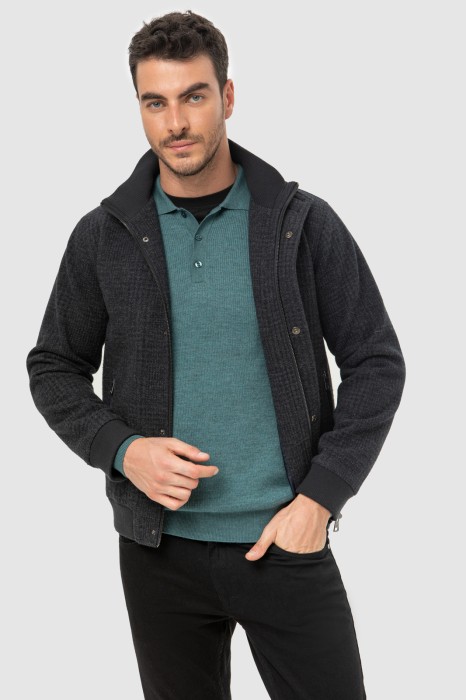 Товар синего цвета с внутренней стороны