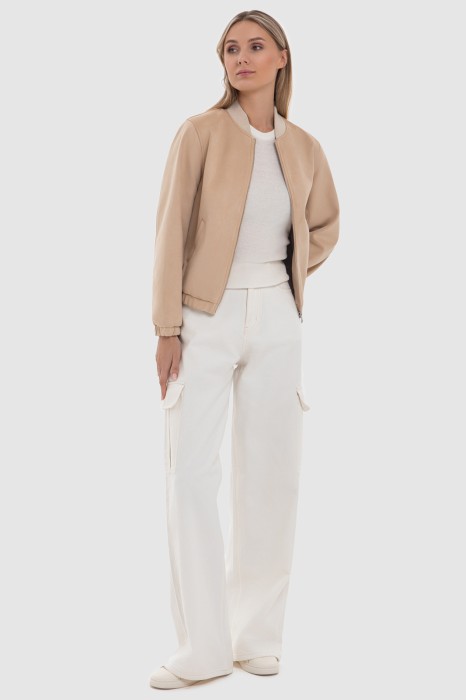 бомбер классического стиля с лицевой стороны