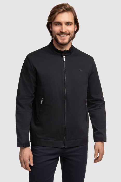 бомбер спортивного стиля с лицевой стороны