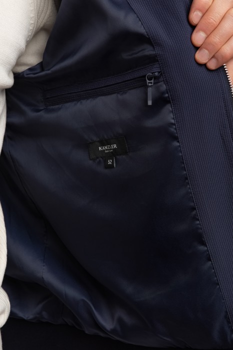 бомбер по цене 14990 руб вид справа