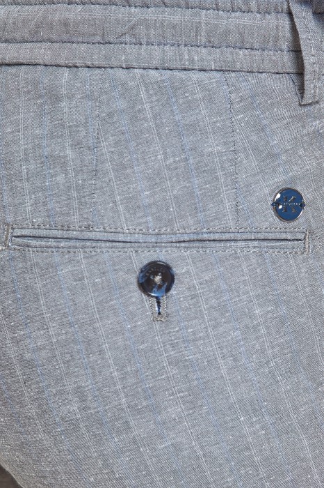 брюки чинос серые на шнуровке с вертикальной полоской от бренда kanzler вид слева