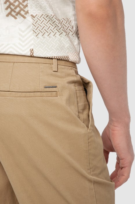 брюки чинос светло-коричневые из хлопка от бренда kanzler вид слева