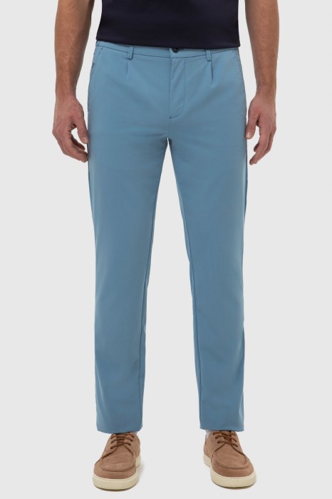 брюки-чинос по цене 6990 руб вид справа