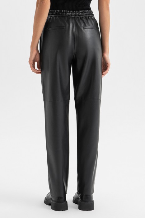 брюки из экокожи по цене 9990 руб вид справа