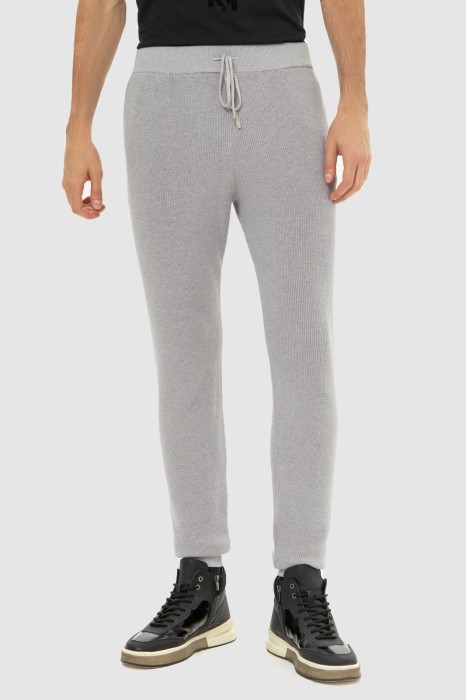 брюки из хлопка и кашемира фотография