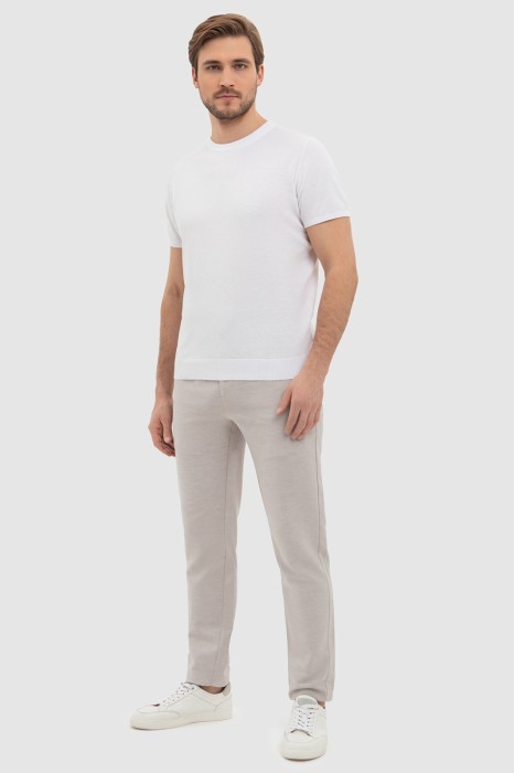 Товар бежевого цвета с внутренней стороны