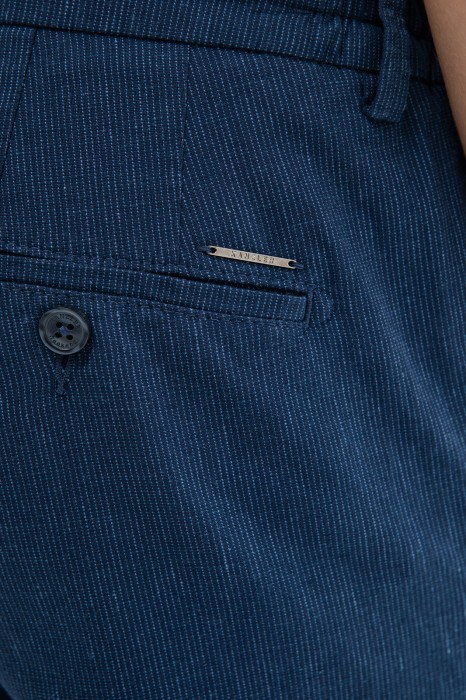 брюки из хлопка и льна по цене 8990 руб вид справа